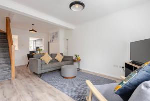 Modern 2 Bed House in Rainham, Kent - Central Location