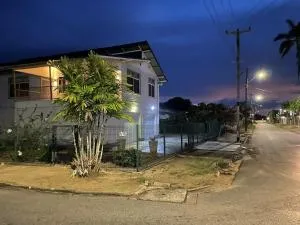 Cozy house with balcony in Paramaribo South - Lelydorp