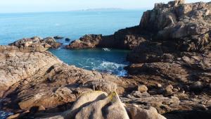 Maisons de vacances Evasion aux Caraibes Bretonnes - Votre havre de paix a Perros Guirec : photos des chambres