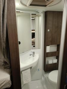 Wypożyczalnia Kamperów Lubelskie ! Wąski i kompaktowy Benimar Yrteo 861