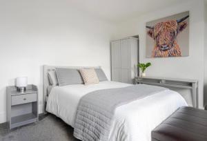 Modern 2 Bed House in Rainham, Kent - Central Location