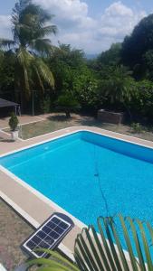 casa con piscina aeropuerto flandes