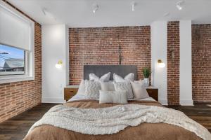 Downtown loft w elevator & parking