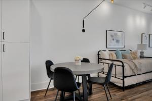 Downtown loft w elevator & parking