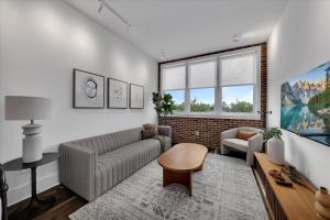 Downtown loft w elevator & parking