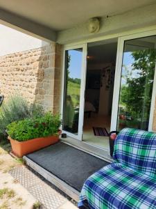 Sejours chez l'habitant Les coteaux de Planeze, chambre pour 2, 3 ou famille nombreuse 2 adultes 5 enfants et jeunes : photos des chambres