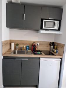 Appartements Faubourg des voyageurs 4 - Studio climatise 2 personnes - proche axe autoroute : photos des chambres
