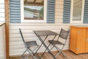 Maisons de vacances Bungalow confortable pres de Condrieu avec piscine partagee : photos des chambres