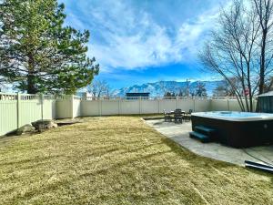 Family Fun! 5 King Beds-Hot Tub-Fire Pit-Ski-Hike