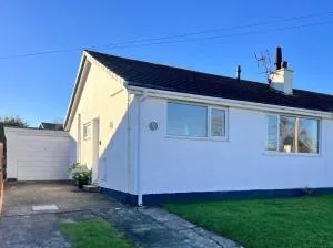 'Blue Sky' 2 Bedroom Enclosed Garden Parking WiFi - Pentraeth