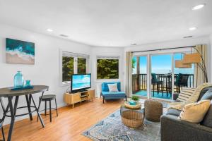 New Listing Beach Bliss 211! Stunning bay view