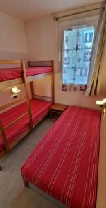 "FLEUR DE SEL" Appartement 5 personnes, vue lac, village vacances, accès parc aquatique
