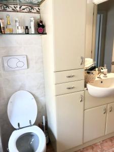 Cozy and Deluxe Apartment minutes from downtown