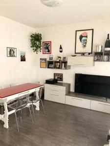 Cozy and Deluxe Apartment minutes from downtown