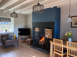 Kielder Cottage overlooking Kielder reservoir