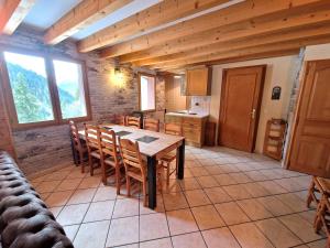 Duplex spacieux 14 pers, WiFi, parking, skis, Valfréjus - FR-1-265-342