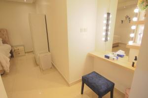 شقة بغرفتين نوم بحي الياسمين