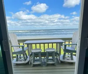 Renovated Townhouse w Stunning Views of the Ocean - Edgewater