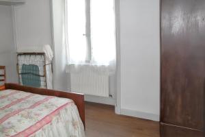 Appartements Appartement charmant a Rouffilhac avec vue sur jardin : photos des chambres
