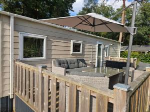 Luxe 4 persoons chalet op 5 sterren camping