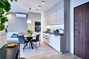 P&O Apartments Mennica Residence IV