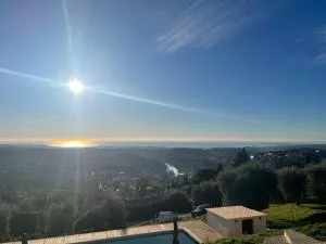 Cocon de bien-être à Vence avec vue mer, piscine et terrasse ensoleillée - Saint-Jeannet