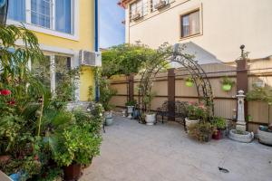 High-end 3BR Apartment - Private Garden, Terrace & BBQ