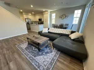 3 bed 3 Bath Gated Corner unit - Монклер