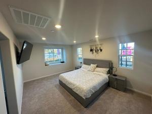 3 bed 3 Bath Gated Corner unit