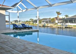 Infinity Oasis - Spectacular View 4-Bed Pool House