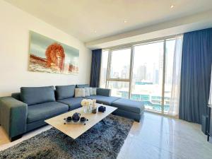 1BR w Burj Khalifa & Canal Views Near Downtown by Vibel - 4-star hotels in Dubai