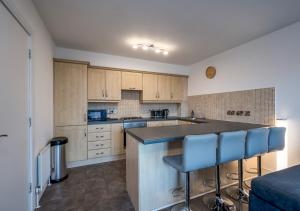 Central Comfort Apt 2 Bed and Balcony