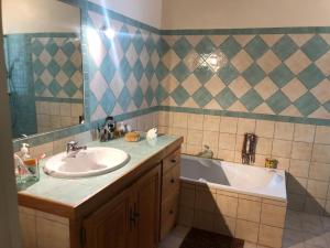 Maisons de vacances La maison du bon remede : Maison 2 Chambres