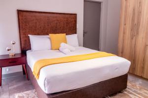 Secure 1 Bedroom Apartment in Midrand, Waterfall City - Lock Up and Go - Free WIFI and Parking - 4A Elizabeth Place