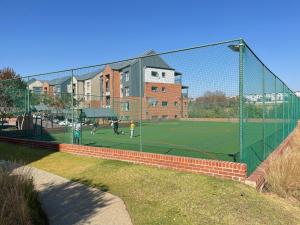 Secure 1 Bedroom Apartment in Midrand, Waterfall City - Lock Up and Go - Free WIFI and Parking - 4A Elizabeth Place