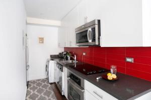 809-3A 1BR Columbus Circle Elevator W&D