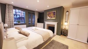 St Michaels Town House - Elegant and Large Holiday Home in the Heart of Gloucester