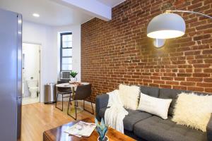 83-3FW UES Central Park Newly Furnished XL Studio