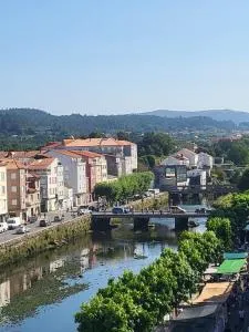 Mirador urbano sobre el rio - A Igrexa