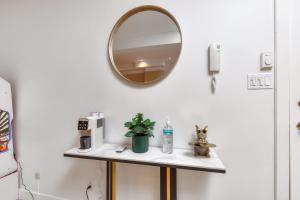 Take a break in a modern loft on the plateau Walk score 99