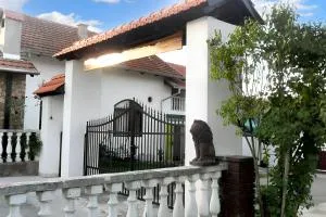 Idyllic House in Kutina with Enclosed Garden - Voloder