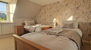 North Coast Property - Avoch Beach House - Luxury house with sea views