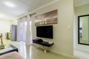 Buckingham Palace 2 Bed 2 Bath