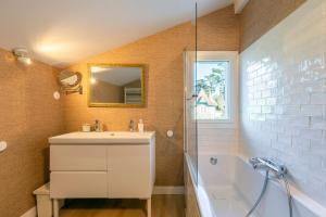 Maisons de vacances Magnifique maison basque avec piscine 8 pers- Biarritz : photos des chambres