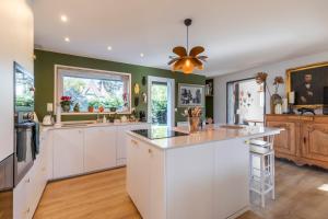 Maisons de vacances Magnifique maison basque avec piscine 8 pers- Biarritz : photos des chambres