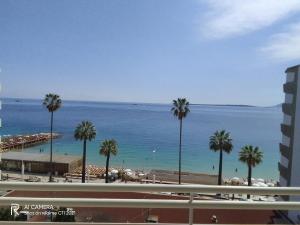 Bel appartement face mer