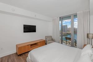 1 Bedroom & Kitchen at Beachwalk Luxe Pool - Gym