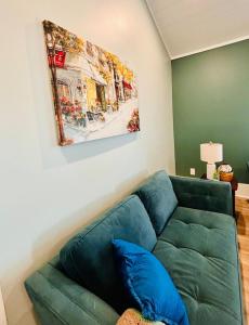 4 Bedroom, Pet Friendly, Downtown Home