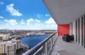 2 Bed 2 Bath Penthouse Amazing Views Beach Service