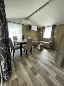 Mobilhome bord du lac